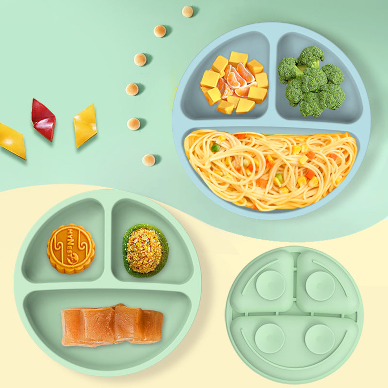 Set Repas Bébé en Silicone – Assiette Ventouse, Bavoir, Gobelet & Couverts (NNEDSZ)